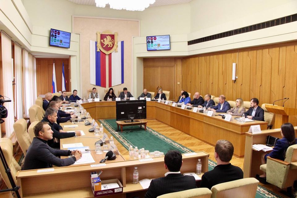 Более 900 торговых объектов в Крыму расширили перечень социально значимых товаров Более 900 торговых объектов в Крыму расширили перечень социально значимых товаров