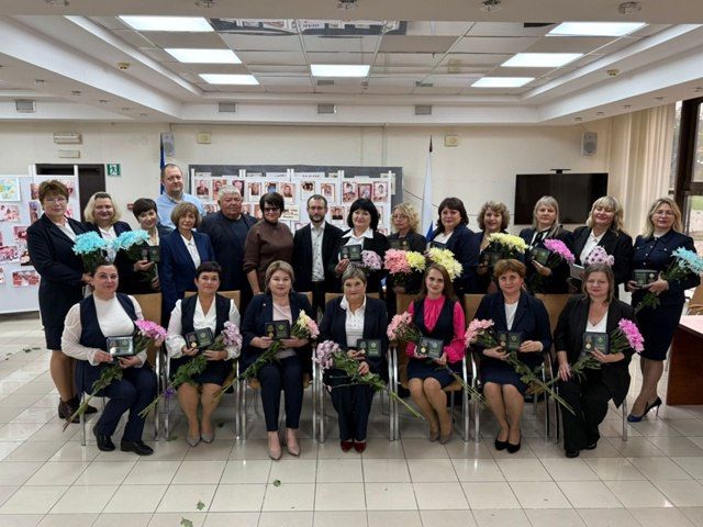 Министерство юстиции Российской Федерации отметило заслуги сотрудников отделов ЗАГС Крыма ведомственными наградами