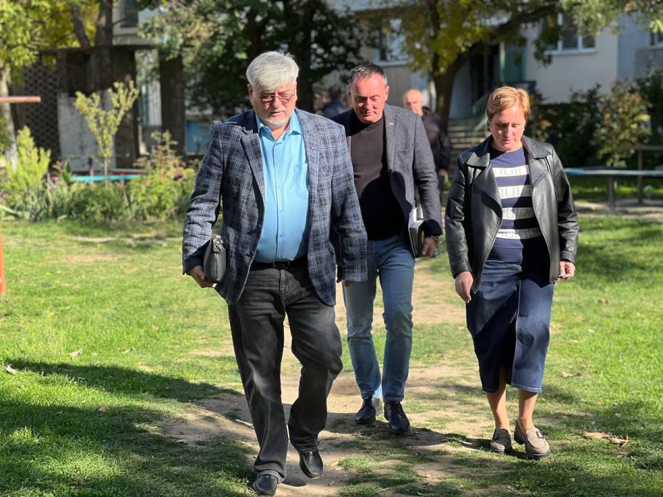 Игорь Ивин: Во время ежедневного объезда города проверил, как проходят ремонтные работы во дворах Игорь Ивин: Во время ежедневного объезда города проверил, как проходят ремонтные работы во дворах