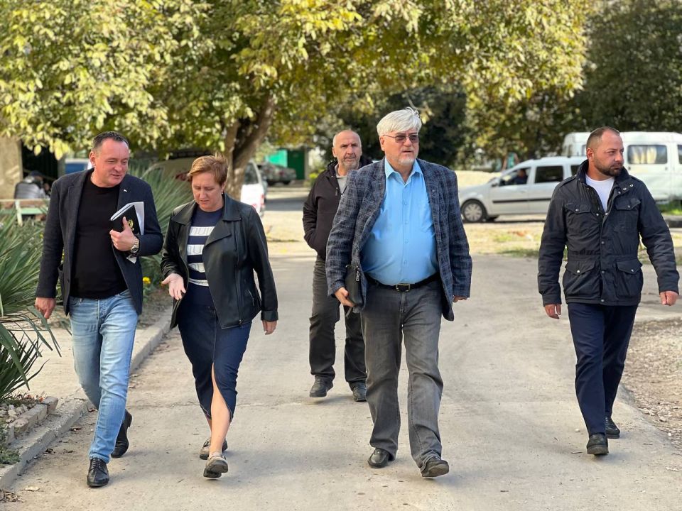 Игорь Ивин: Во время ежедневного объезда города проверил, как проходят ремонтные работы во дворах Игорь Ивин: Во время ежедневного объезда города проверил, как проходят ремонтные работы во дворах