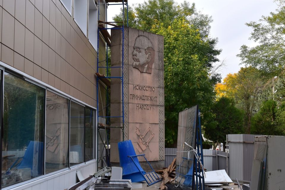 В селе Перово продолжается капитальный ремонт дома культуры В селе Перово продолжается капитальный ремонт дома культуры