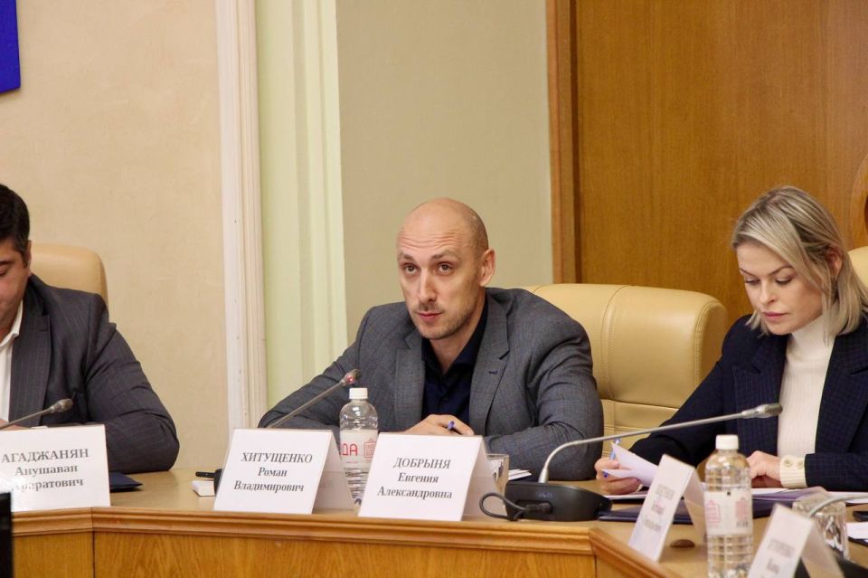 Более 900 торговых объектов в Крыму расширили перечень социально значимых товаров Более 900 торговых объектов в Крыму расширили перечень социально значимых товаров