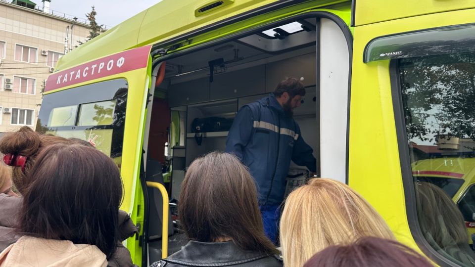 В Крымском республиканском центре медицины катастроф и СМП провели экскурсию для будущих фельдшеров скорой помощи В Крымском республиканском центре медицины катастроф и СМП провели экскурсию для будущих фельдшеров скорой помощи