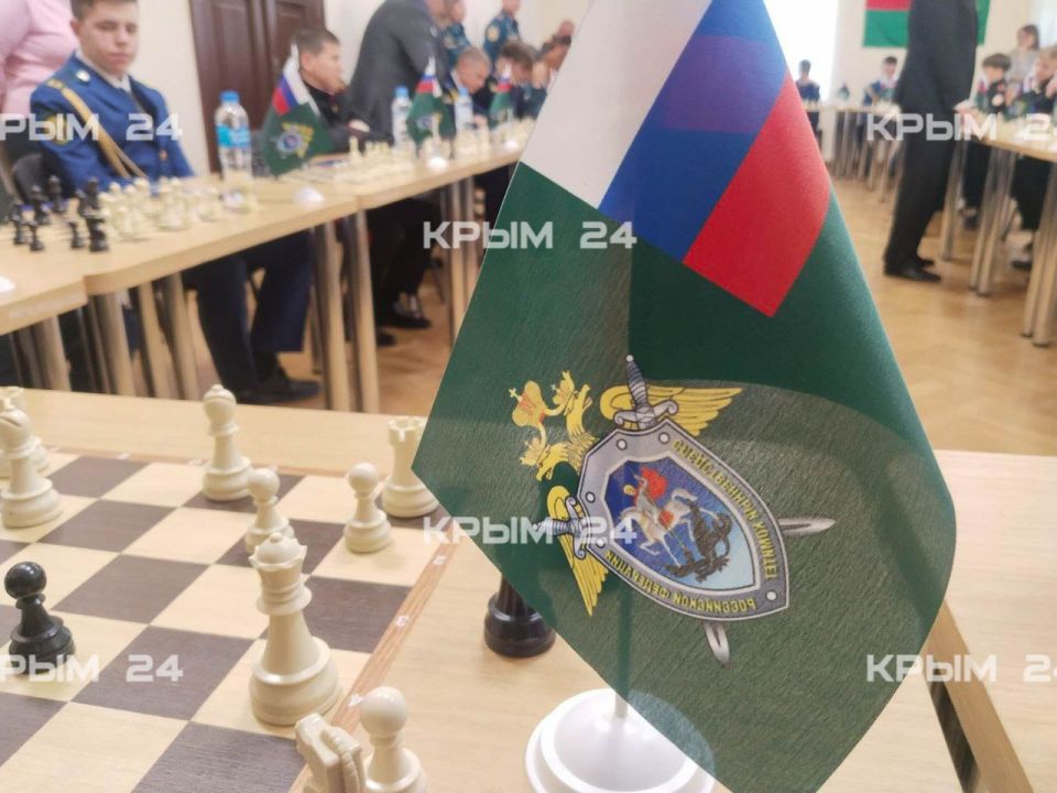 Мировой гроссмейтер Карякин провел мастер-класс для кадетов силовых структур Крыма Мировой гроссмейтер Карякин провел мастер-класс для кадетов силовых структур Крыма