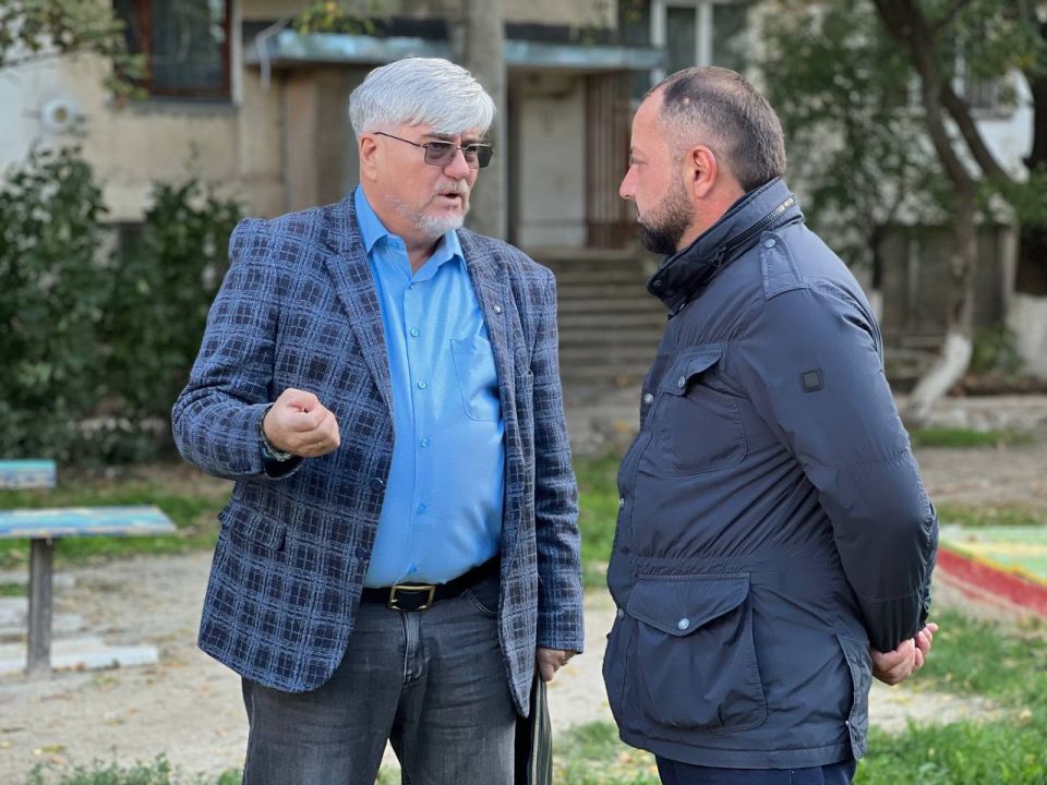 Игорь Ивин: Во время ежедневного объезда города проверил, как проходят ремонтные работы во дворах Игорь Ивин: Во время ежедневного объезда города проверил, как проходят ремонтные работы во дворах