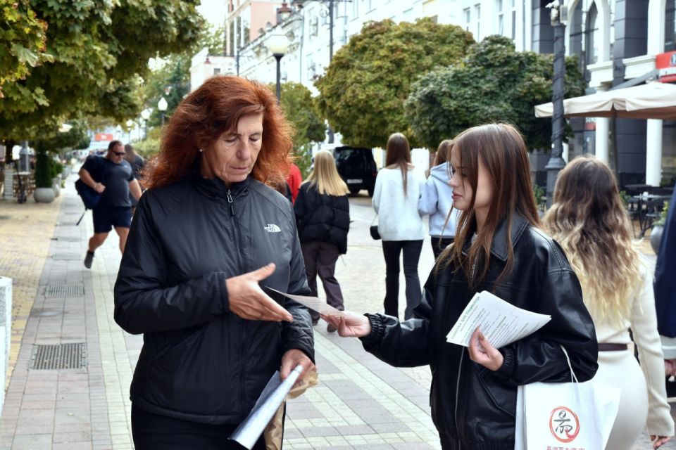 В Симферополе прошла акция, приуроченная к Всемирному дню борьбы с раком молочной железы В Симферополе прошла акция, приуроченная к Всемирному дню борьбы с раком молочной железы