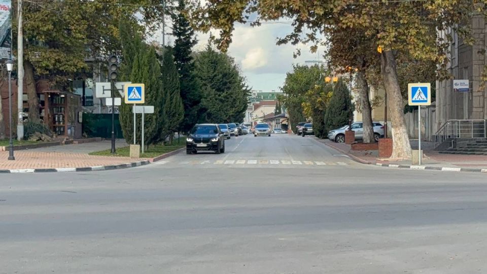 В Керчи провели ревизию уличного освещения вдоль центральных городских дорог – ул. Кирова и Еременко. Сотрудники ООО «Горсвет-Керчь» проверили исправность светильников, заменили перегоревшие лампочки В Керчи провели ревизию уличного освещения вдоль центральных городских дорог – ул. Кирова и Еременко. Сотрудники ООО «Горсвет-Керчь» проверили исправность светильников, заменили перегоревшие лампочки