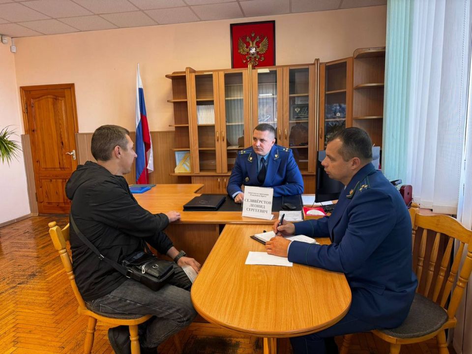 Заместитель прокурора республики Леонид Селивёрстов провел прием граждан в Бахчисарайском районе Заместитель прокурора республики Леонид Селивёрстов провел прием граждан в Бахчисарайском районе