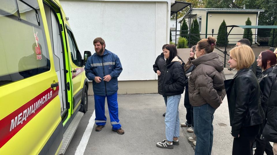 В Крымском республиканском центре медицины катастроф и СМП провели экскурсию для будущих фельдшеров скорой помощи В Крымском республиканском центре медицины катастроф и СМП провели экскурсию для будущих фельдшеров скорой помощи