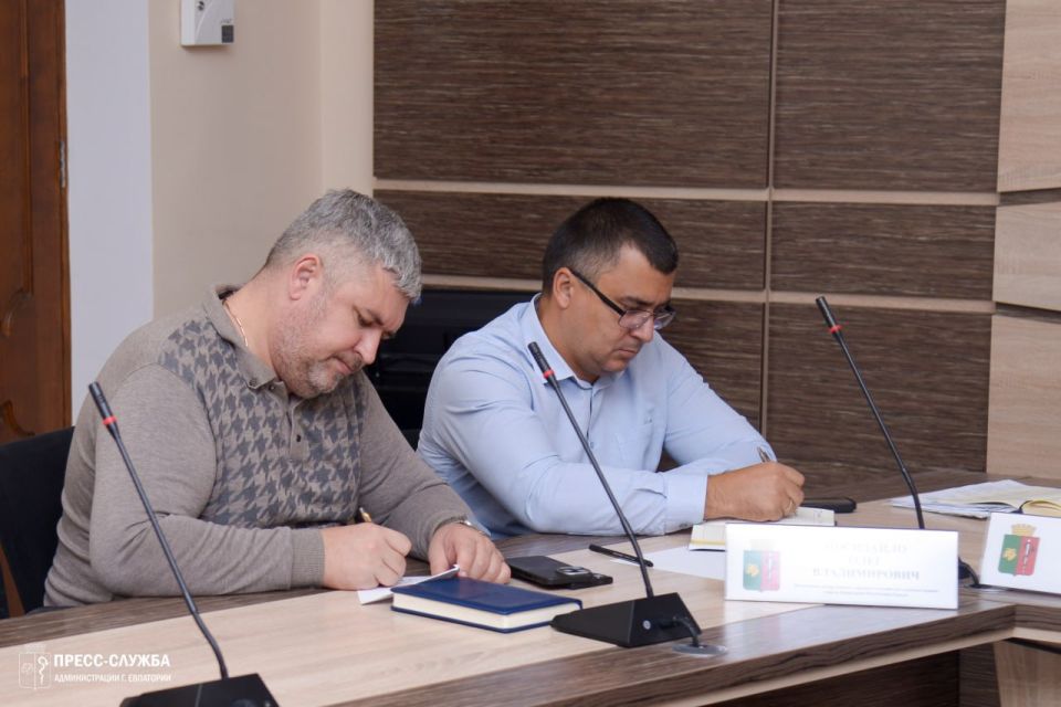 В Евпатории прошло еженедельное совещание с руководителями ресурсоснабжающих и коммунальных предприятий, на котором обсуждались актуальные вопросы жизнедеятельности города В Евпатории прошло еженедельное совещание с руководителями ресурсоснабжающих и коммунальных предприятий, на котором обсуждались актуальные вопросы жизнедеятельности города