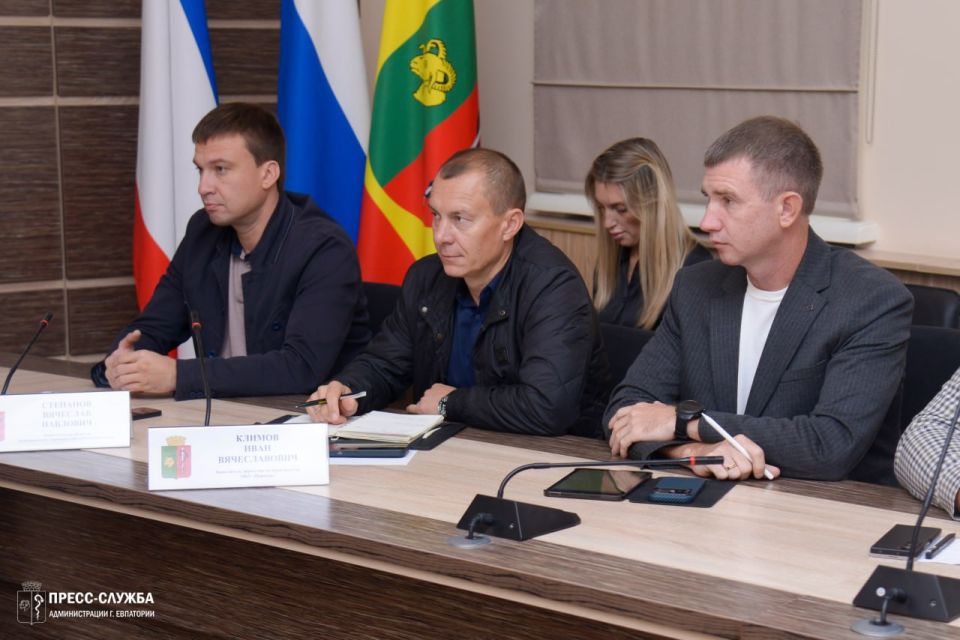 В Евпатории прошло еженедельное совещание с руководителями ресурсоснабжающих и коммунальных предприятий, на котором обсуждались актуальные вопросы жизнедеятельности города В Евпатории прошло еженедельное совещание с руководителями ресурсоснабжающих и коммунальных предприятий, на котором обсуждались актуальные вопросы жизнедеятельности города
