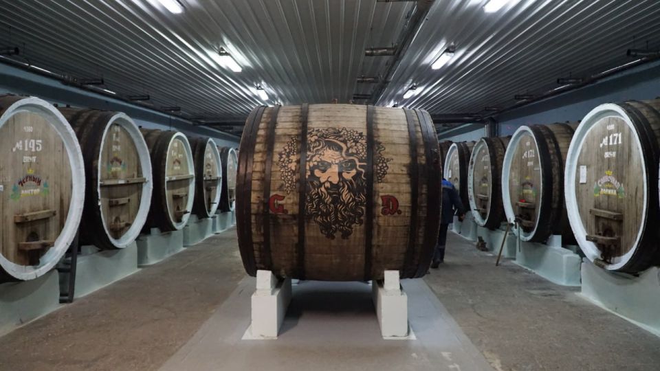 От Голицына до таинственных подземных тоннелей: Путешествие по легендарному винзаводу Крыма От Голицына до таинственных подземных тоннелей: Путешествие по легендарному винзаводу Крыма