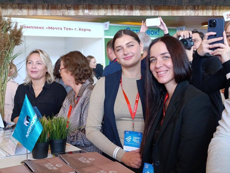 На выставке «ТуристЭкспо. Крым-2025» представлены лучшие практики продвижения отдыха и оздоровления, уникальные предложения от туроператоров и руководителей санаториев, пансионатов и отелей полуострова. Администрации... На выставке «ТуристЭкспо. Крым-2025» представлены лучшие практики продвижения отдыха и оздоровления, уникальные предложения от туроператоров и руководителей санаториев, пансионатов и отелей полуострова. Администрации...