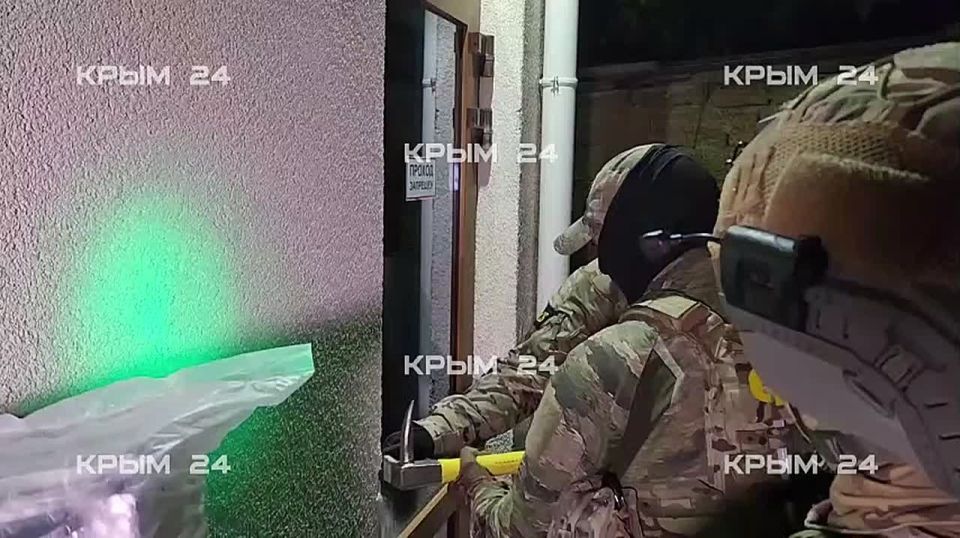 Опубликованы кадры задержания четырёх участниц ячейки запрещённой террористической организации в Крыму