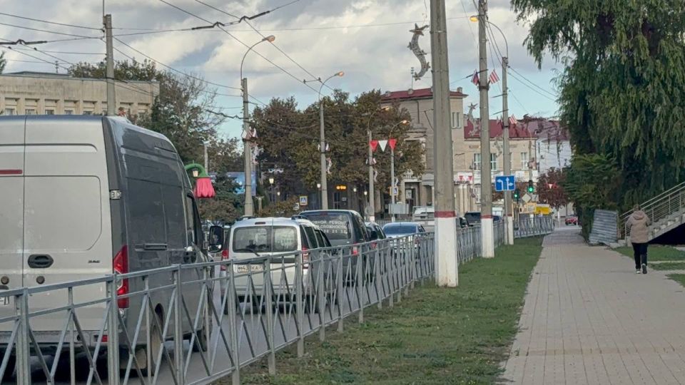 В Керчи провели ревизию уличного освещения вдоль центральных городских дорог – ул. Кирова и Еременко. Сотрудники ООО «Горсвет-Керчь» проверили исправность светильников, заменили перегоревшие лампочки В Керчи провели ревизию уличного освещения вдоль центральных городских дорог – ул. Кирова и Еременко. Сотрудники ООО «Горсвет-Керчь» проверили исправность светильников, заменили перегоревшие лампочки