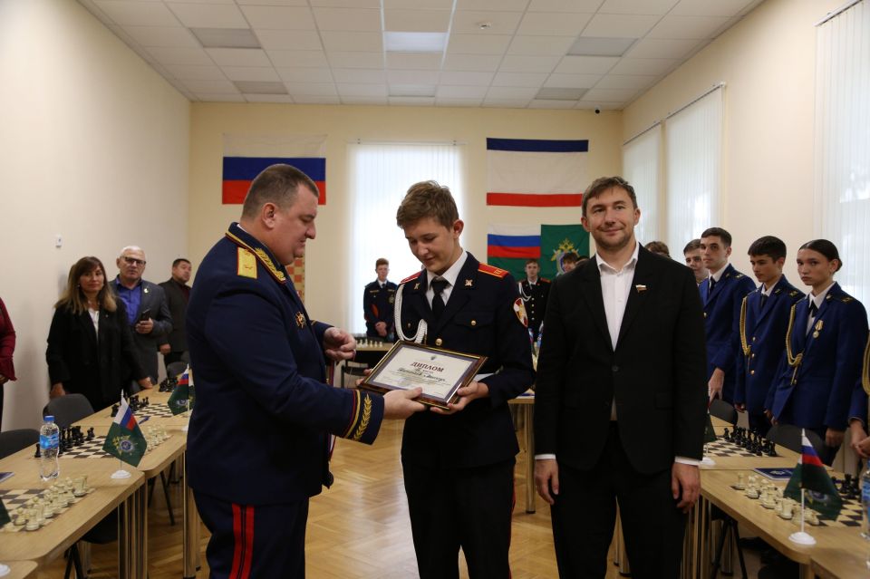 В Крыму состоялся турнир по шахматам среди учащихся профильных классов силовых ведомств региона В Крыму состоялся турнир по шахматам среди учащихся профильных классов силовых ведомств региона