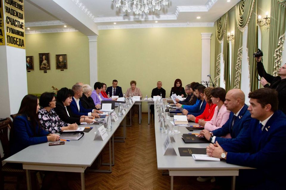 Эффективность учреждений культуры обсудили на выездном заседании Госсовета в Старом Крыму