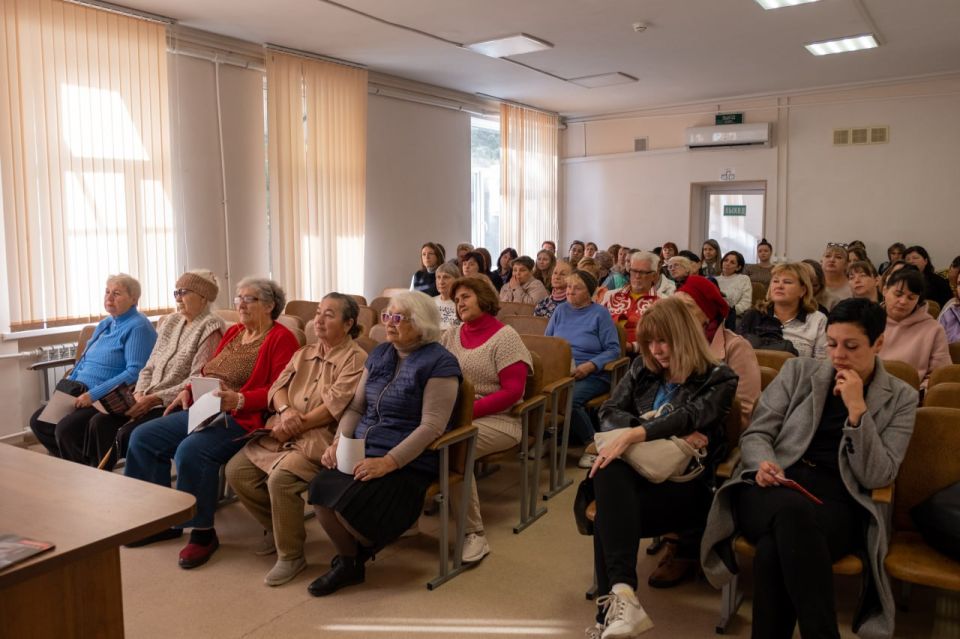 В Севастополе полицейские провели профилактическую лекцию для социальных работников В Севастополе полицейские провели профилактическую лекцию для социальных работников