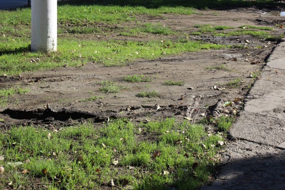 В Керчи продолжается работа по выявлению нарушителей парковки В Керчи продолжается работа по выявлению нарушителей парковки
