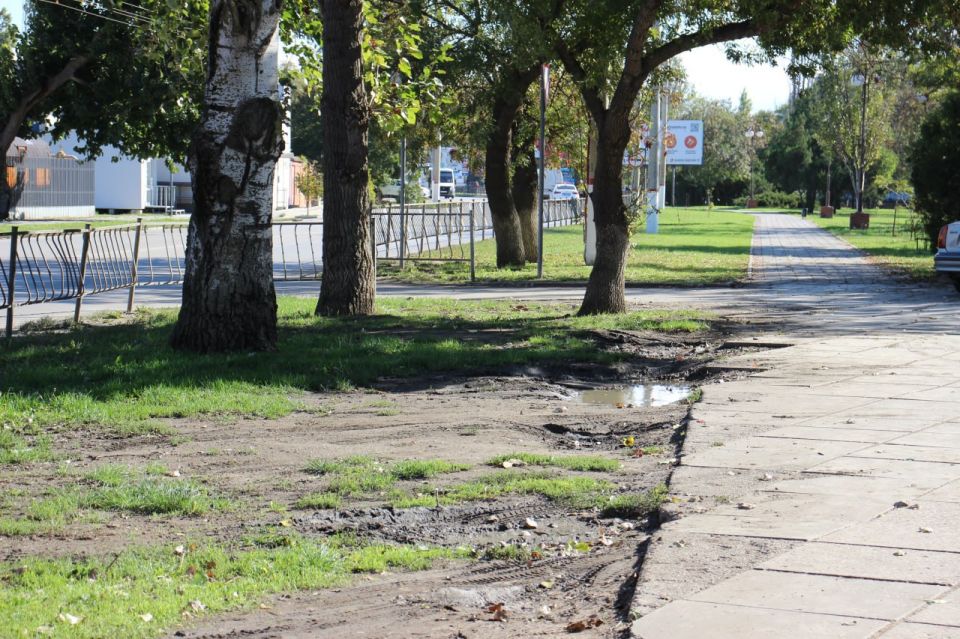 В Керчи продолжается работа по выявлению нарушителей парковки В Керчи продолжается работа по выявлению нарушителей парковки