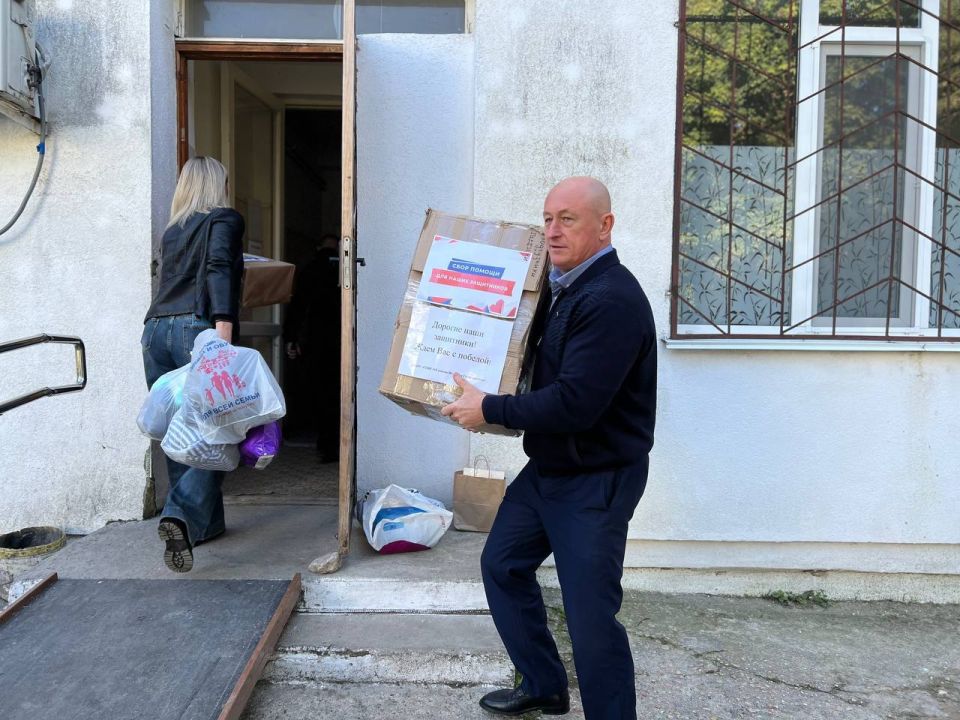 Ольга Урайкина: В преддверии празднования Дня отца с гуманитарной помощью посетили Бахчисарайское отделение военного госпиталя Ольга Урайкина: В преддверии празднования Дня отца с гуманитарной помощью посетили Бахчисарайское отделение военного госпиталя
