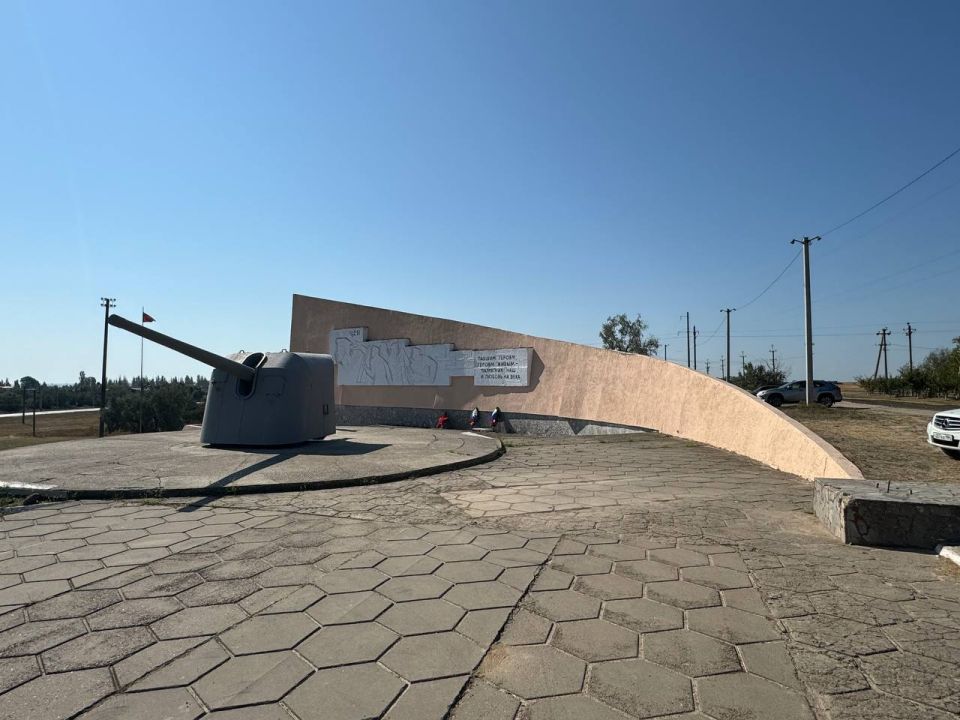 Александр Малькевич: Геническая Горка: Мемориал доблести защитников Арабатской стрелки – эхо героической обороны Крыма Александр Малькевич: Геническая Горка: Мемориал доблести защитников Арабатской стрелки – эхо героической обороны Крыма