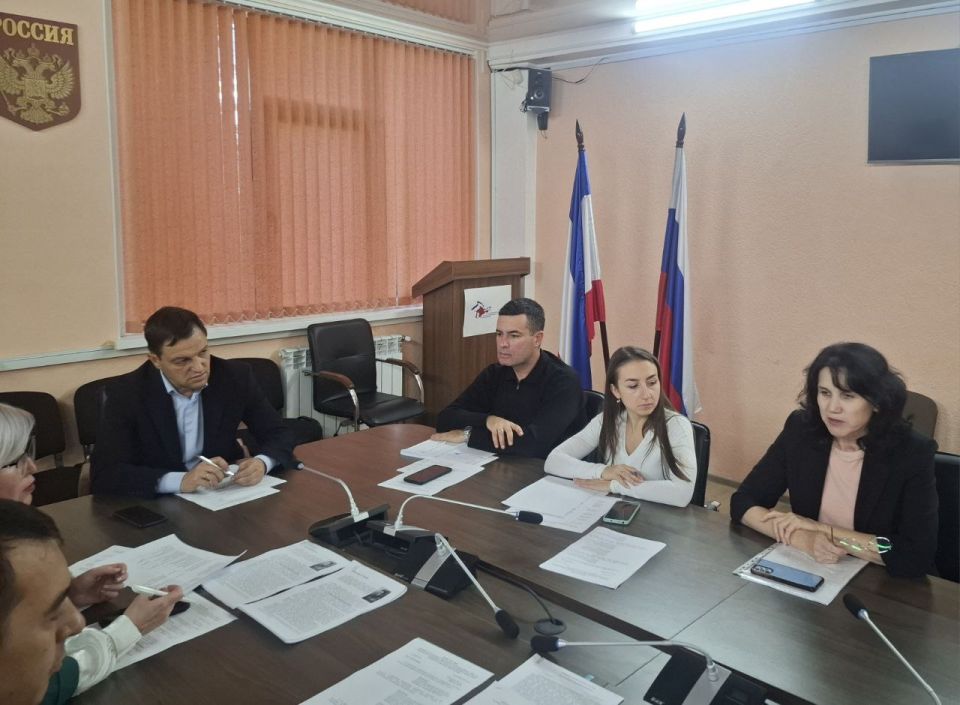 В Госкомнаце Крыма прошло рабочее совещание по вопросу организации и проведения памятных мероприятиях, посвященных 105-летию со дня рождения дважды Героя Советского Союза Амет-Хана Султана В Госкомнаце Крыма прошло рабочее совещание по вопросу организации и проведения памятных мероприятиях, посвященных 105-летию со дня рождения дважды Героя Советского Союза Амет-Хана Султана