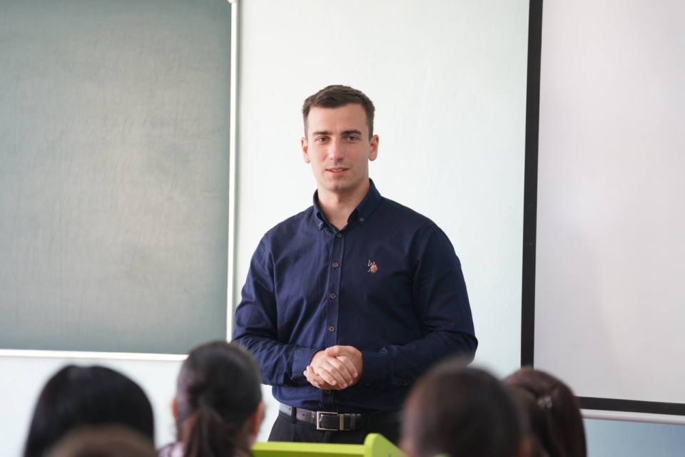 Алексей Зинченко: Для молодежи открыты все пути развития! Алексей Зинченко: Для молодежи открыты все пути развития!