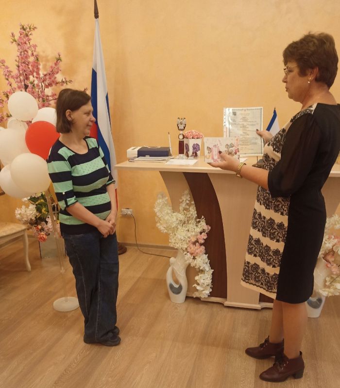 Алуштинский городской отдел ЗАГС поздравил многодетную семью Елены Витальевны Кудреватых с рождением восьмого ребенка: дочери Юлианы Алуштинский городской отдел ЗАГС поздравил многодетную семью Елены Витальевны Кудреватых с рождением восьмого ребенка: дочери Юлианы