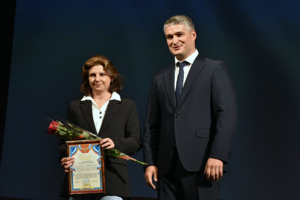 Поздравил коллектив Кардиологического диспансера ГБУЗ РК «Республиканская клиническая больница им. Н. А. Семашко» с 40-летием создания учреждения Поздравил коллектив Кардиологического диспансера ГБУЗ РК «Республиканская клиническая больница им. Н. А. Семашко» с 40-летием создания учреждения