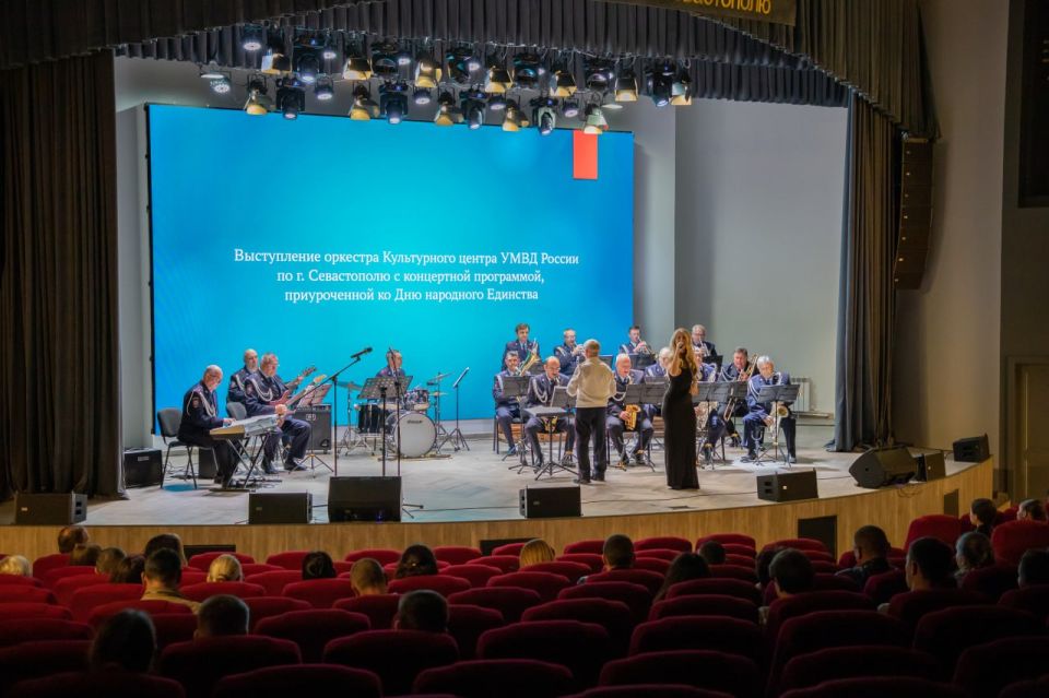 В Управлении МВД России по г. Севастополю для сотрудников и кадет ОВД организовали лекцию о сохранении традиционных духовных ценностей В Управлении МВД России по г. Севастополю для сотрудников и кадет ОВД организовали лекцию о сохранении традиционных духовных ценностей