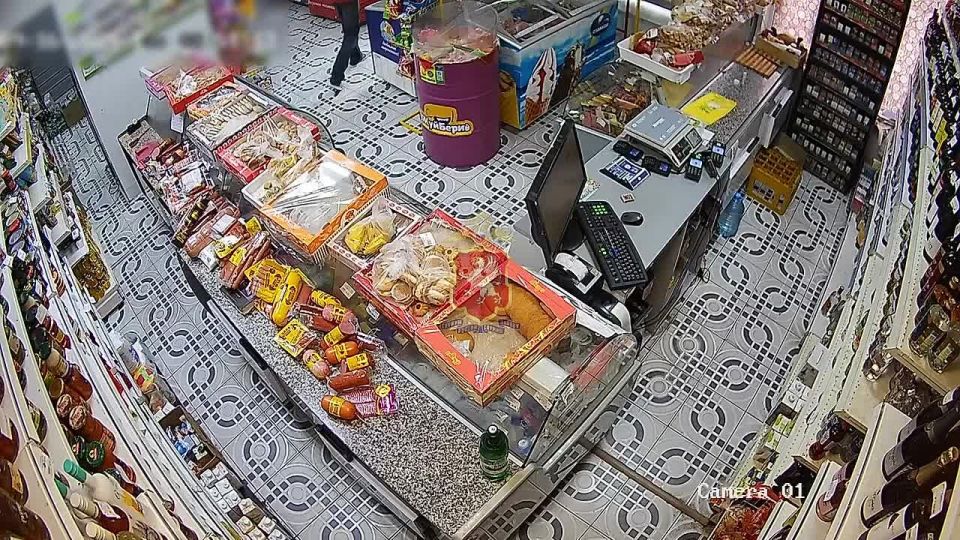 В Севастополе полицейские задержали мужчину, подозреваемого в краже забытого в магазине смартфона