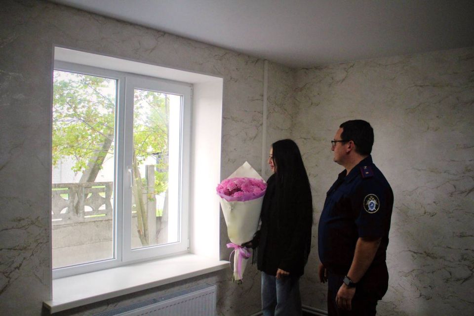 Офицеры СК помогли сироте с двумя маленькими детьми получить благоустроенное жилье Офицеры СК помогли сироте с двумя маленькими детьми получить благоустроенное жилье
