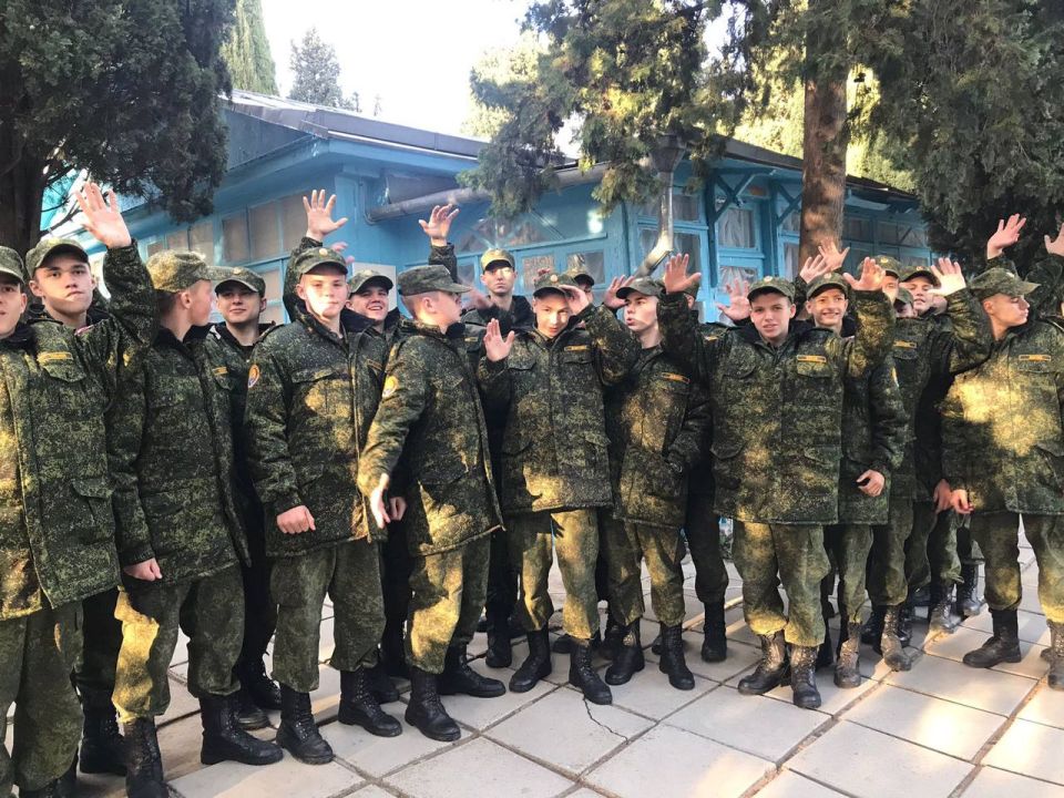 В Алуште стартовала Всероссийская ежегодная акция «День в музее для российских кадет» В Алуште стартовала Всероссийская ежегодная акция «День в музее для российских кадет»