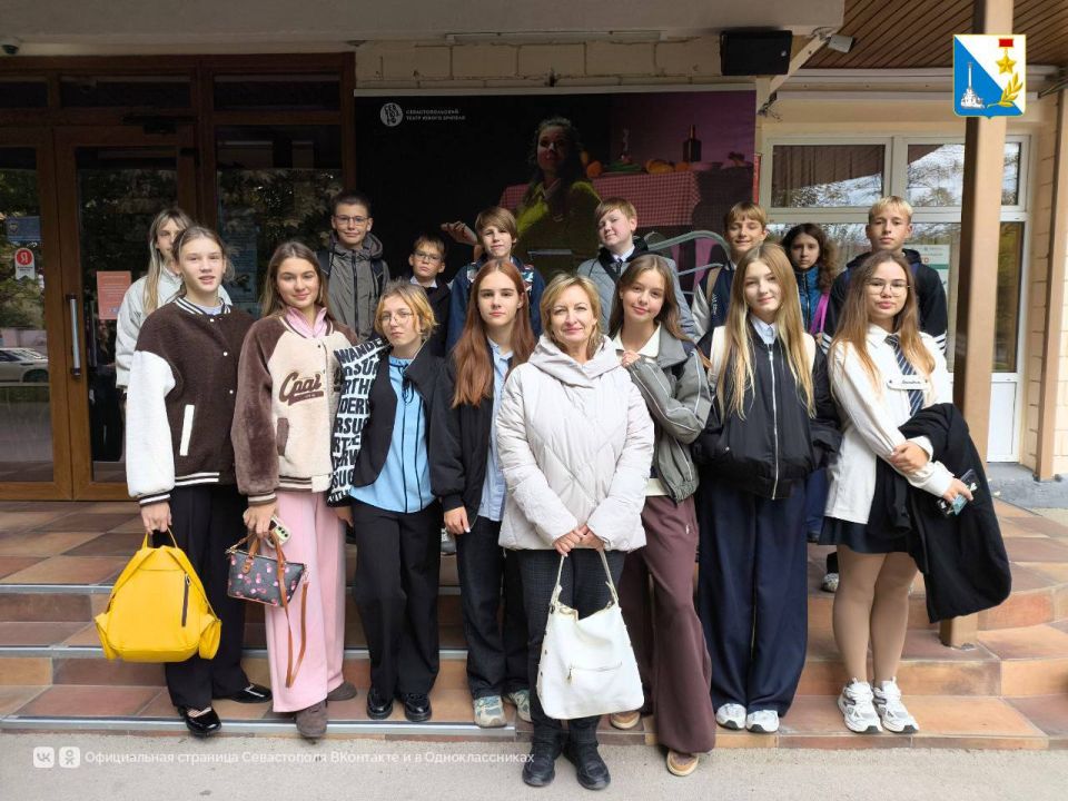 Театр — детям!. В рамках проекта «Театральная среда» школьникам и ученикам театральных студий показали спектакль по комедии Фонвизина «Недоросль» Театр — детям!. В рамках проекта «Театральная среда» школьникам и ученикам театральных студий показали спектакль по комедии Фонвизина «Недоросль»