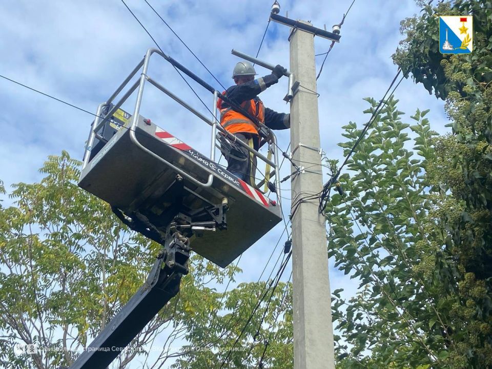 Монтируем освещение в Ленинском районе Монтируем освещение в Ленинском районе