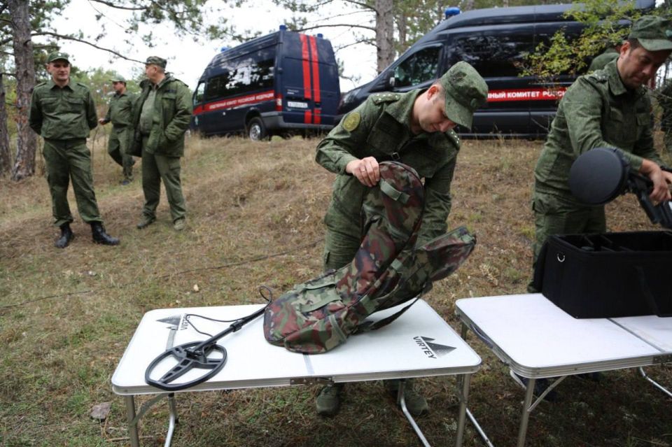Следователи-криминалисты полуострова в канун своего профессионального праздника провели практические учения Следователи-криминалисты полуострова в канун своего профессионального праздника провели практические учения
