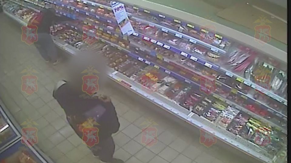 Выпил, а закусить не чем: в Симферополе возбуждено уголовное дело по факту хищения алкогольной продукции и продуктов