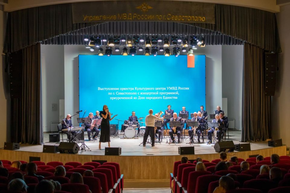 В Управлении МВД России по г. Севастополю для сотрудников и кадет ОВД организовали лекцию о сохранении традиционных духовных ценностей В Управлении МВД России по г. Севастополю для сотрудников и кадет ОВД организовали лекцию о сохранении традиционных духовных ценностей