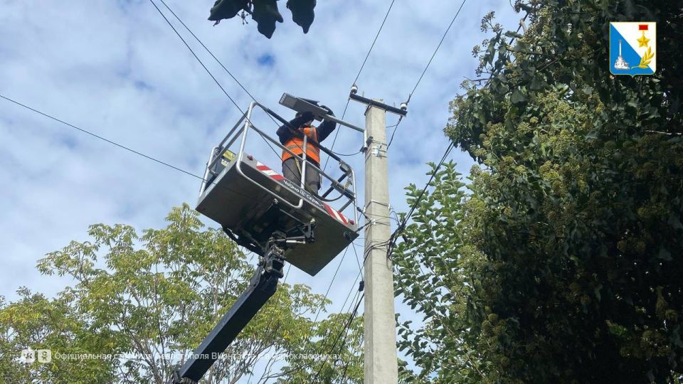 Монтируем освещение в Ленинском районе Монтируем освещение в Ленинском районе