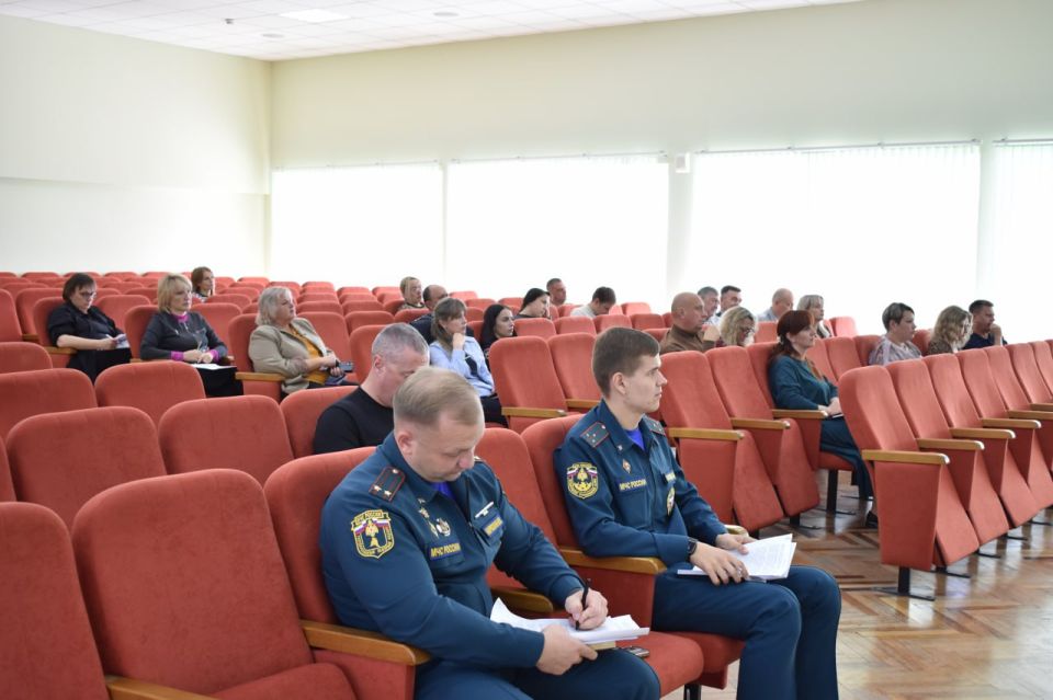 Галина Огнёва: Сегодня в Администрации города Алушты прошло заседание комиссии по предупреждению и ликвидации чрезвычайных ситуаций и обеспечению пожарной безопасности Галина Огнёва: Сегодня в Администрации города Алушты прошло заседание комиссии по предупреждению и ликвидации чрезвычайных ситуаций и обеспечению пожарной безопасности