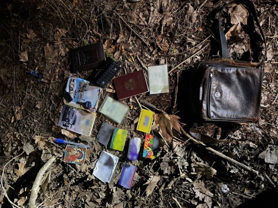 В Симферопольском районе полицейскими раскрыта кража денежных средств и банковских карт