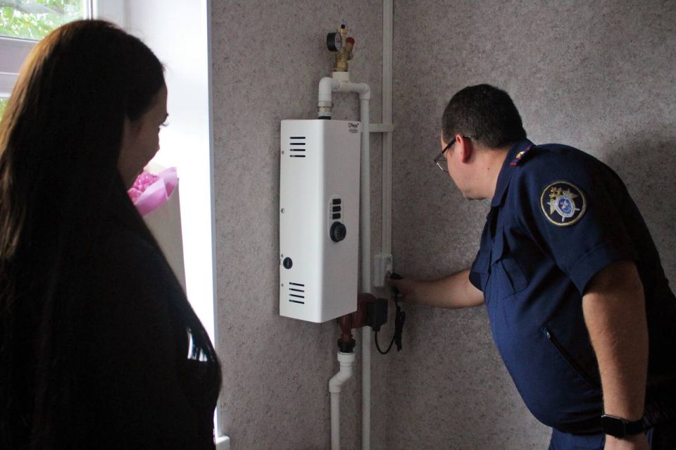 Офицеры СК помогли сироте с двумя маленькими детьми получить благоустроенное жилье Офицеры СК помогли сироте с двумя маленькими детьми получить благоустроенное жилье