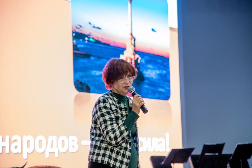 В Управлении МВД России по г. Севастополю для сотрудников и кадет ОВД организовали лекцию о сохранении традиционных духовных ценностей В Управлении МВД России по г. Севастополю для сотрудников и кадет ОВД организовали лекцию о сохранении традиционных духовных ценностей