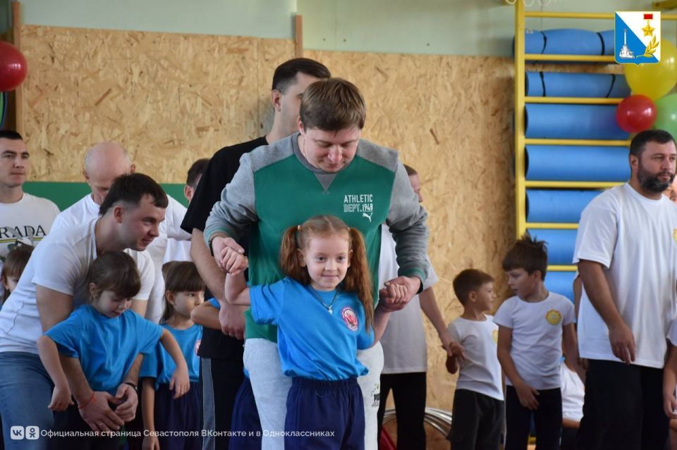 Праздник для малышей и пап Праздник для малышей и пап