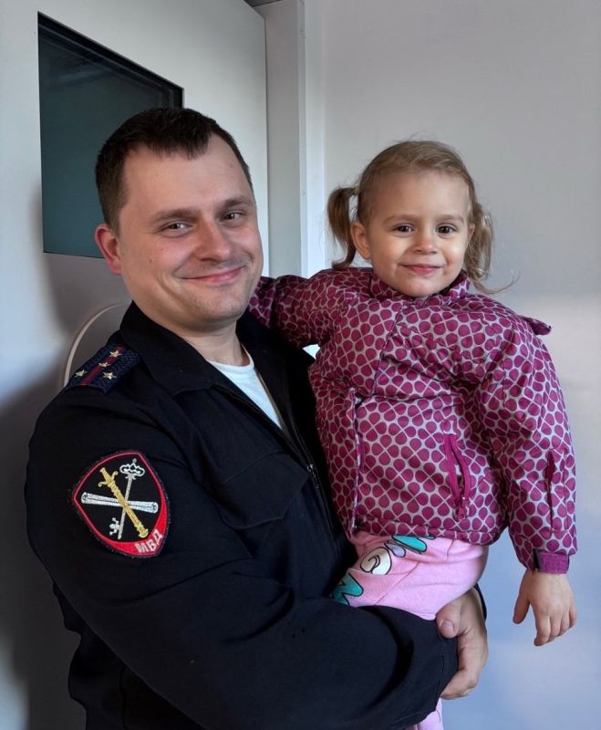 #сПапойВместе. На фото – Григорий Тверитинов, старший инженер информационных технологий, связи и защиты информации ОМВД России по г. Алуште, капитан внутренней службы