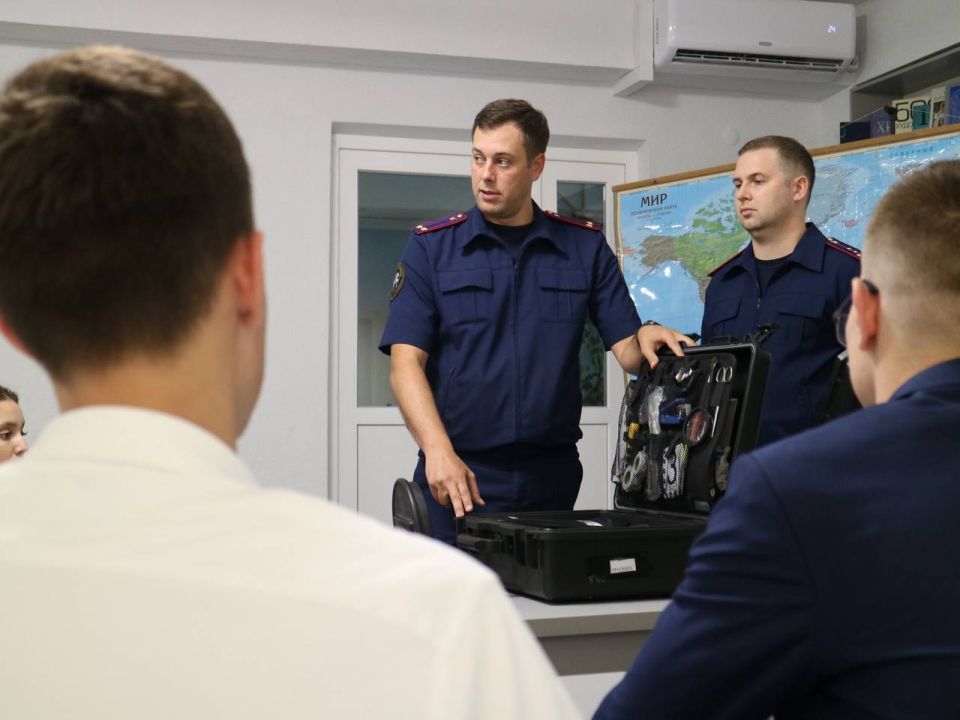 В честь Дня службы криминалистики крымские следователи провели для школьников увлекательный квест по знакомству с профессией