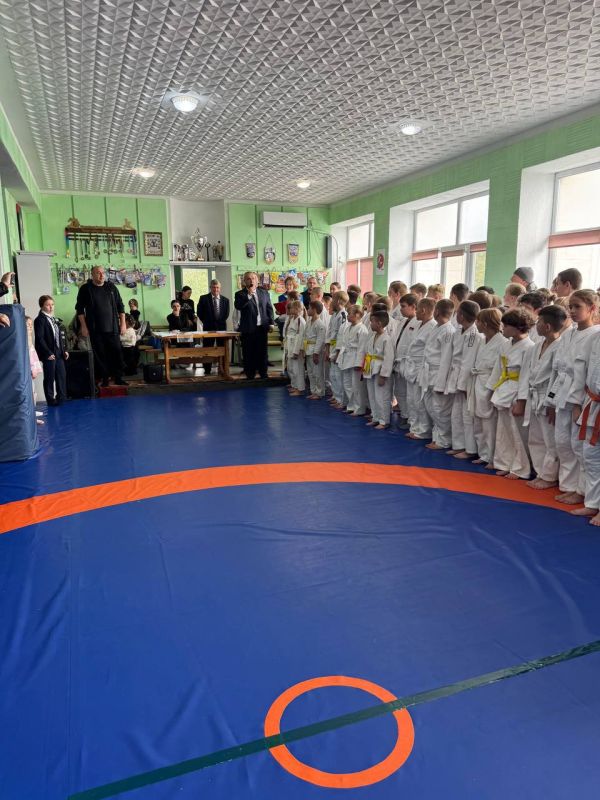 Антон Кравец: В с. Садовое вчера проходило открытое первенство Нижнегорского района по борьбе дзюдо, посвященное сразу двум замечательным праздникам: Дню отца и Всемирному дню дзюдо Антон Кравец: В с. Садовое вчера проходило открытое первенство Нижнегорского района по борьбе дзюдо, посвященное сразу двум замечательным праздникам: Дню отца и Всемирному дню дзюдо