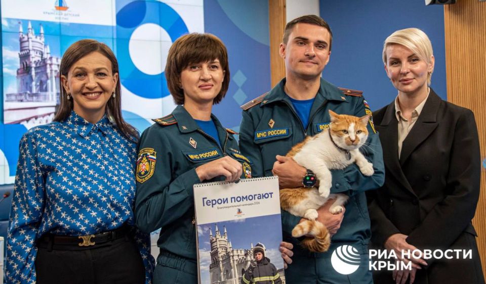 Крымский детский хоспис представил календарь со спасателями МЧС России – "Герои помогают" Крымский детский хоспис представил календарь со спасателями МЧС России – "Герои помогают"