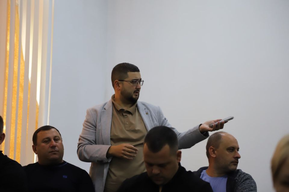 На аппаратном совещании начальник Бахчисарайского отделения «Крыммедстрах» Татьяна Игнатикова поделилась важными обновлениями в системе обязательного медицинского страхования (ОМС) На аппаратном совещании начальник Бахчисарайского отделения «Крыммедстрах» Татьяна Игнатикова поделилась важными обновлениями в системе обязательного медицинского страхования (ОМС)